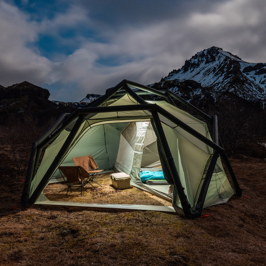 Layout/Große Living Area + separate Schlafkabine für vier Personen.