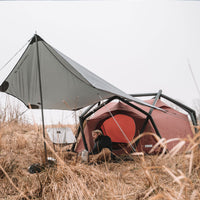 Befestigungsmöglichkeiten/Spanne Dein Tarp an den Abspannleinen sowohl am Boden, deinem Zelt oder Bäumen ab.