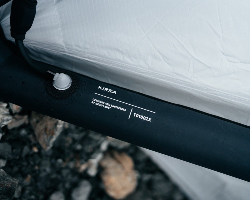 Zweilagiger Luftrahmen/TPU-Schlauch ummantelt von reißfestem 140 HPE Dacron - extrem stabil, unter Extrembedingungen getestet. Zusätzlich verstärkt wo Bodenkontakt besteht.
