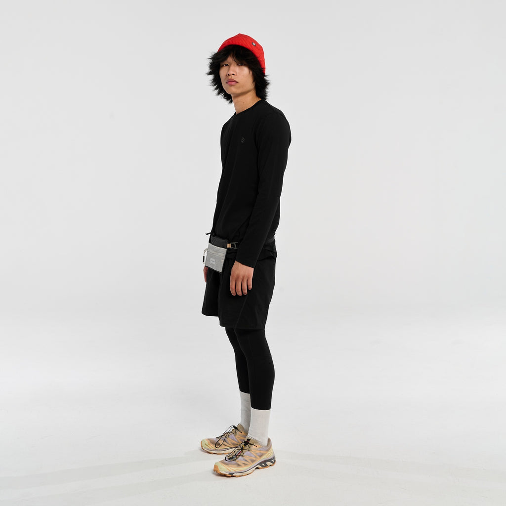 /Bao ist 1,79m (5'9'') und trägt Größe M