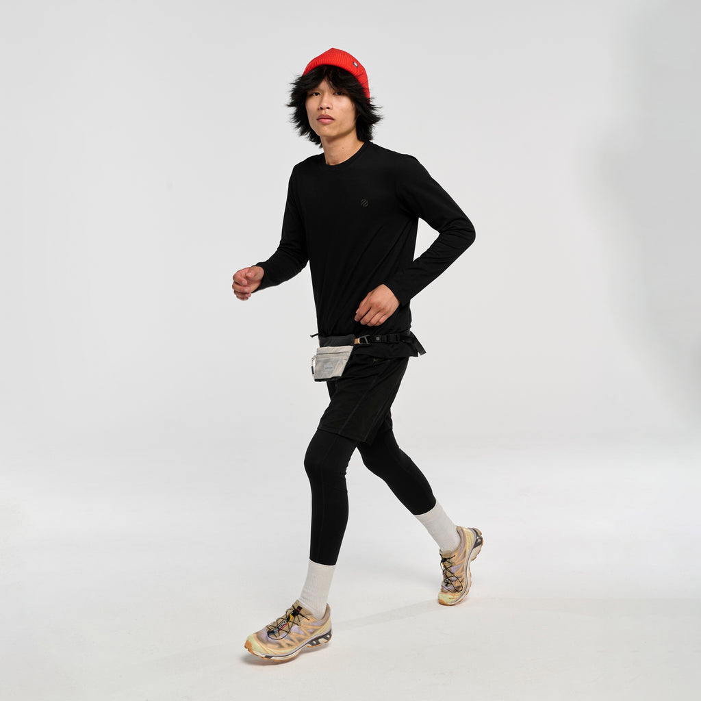 /Bao ist 1,79m (5'9'') und trägt Größe M