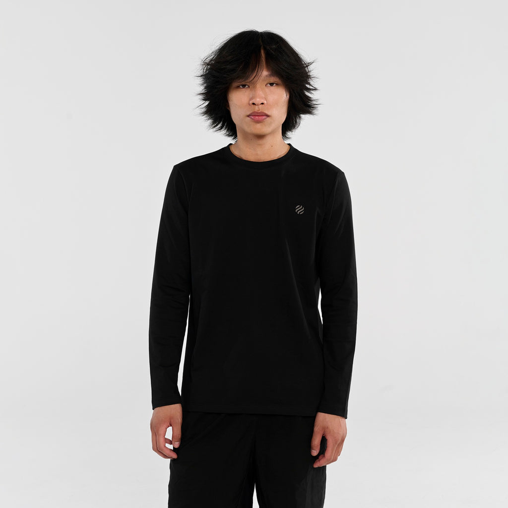 /Bao ist 1,79m (5'9'') und trägt Größe M