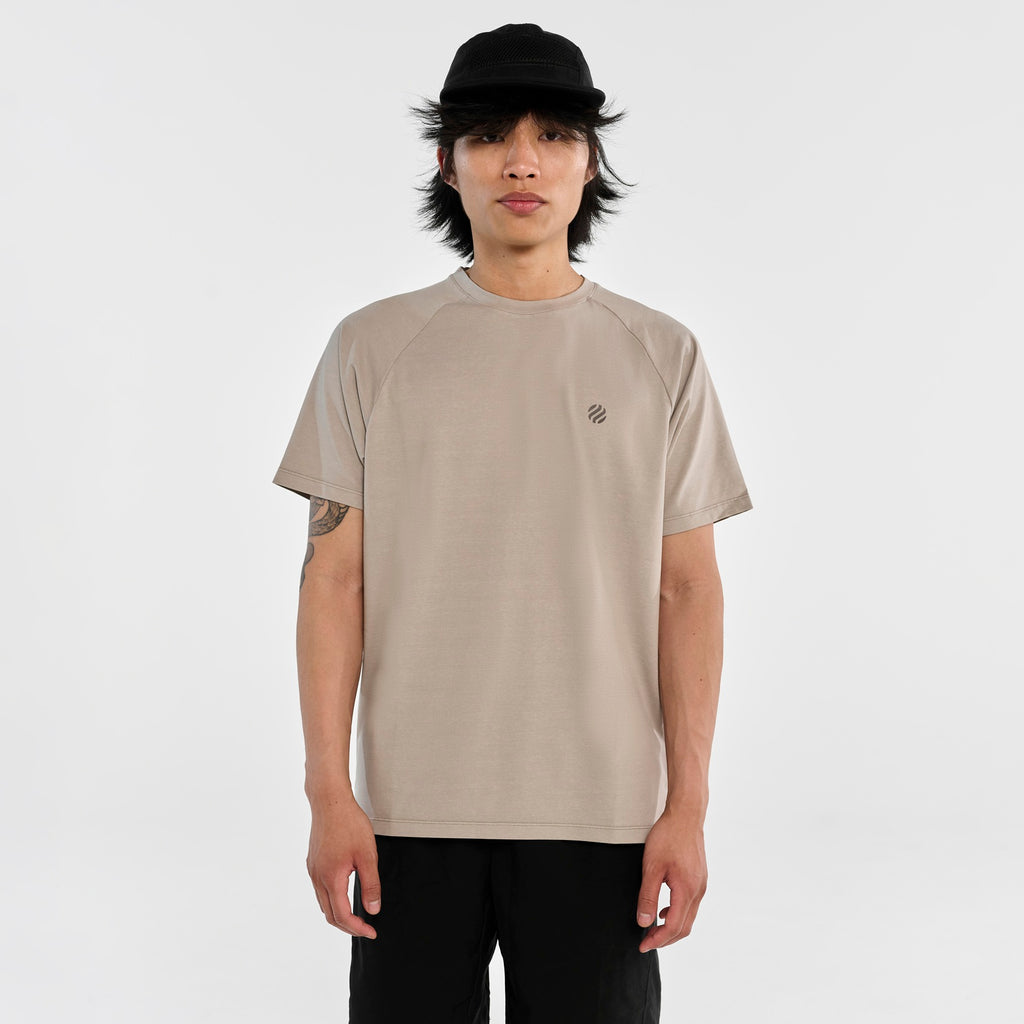 /Bao ist 1,79m (5'9'') und trägt Größe M