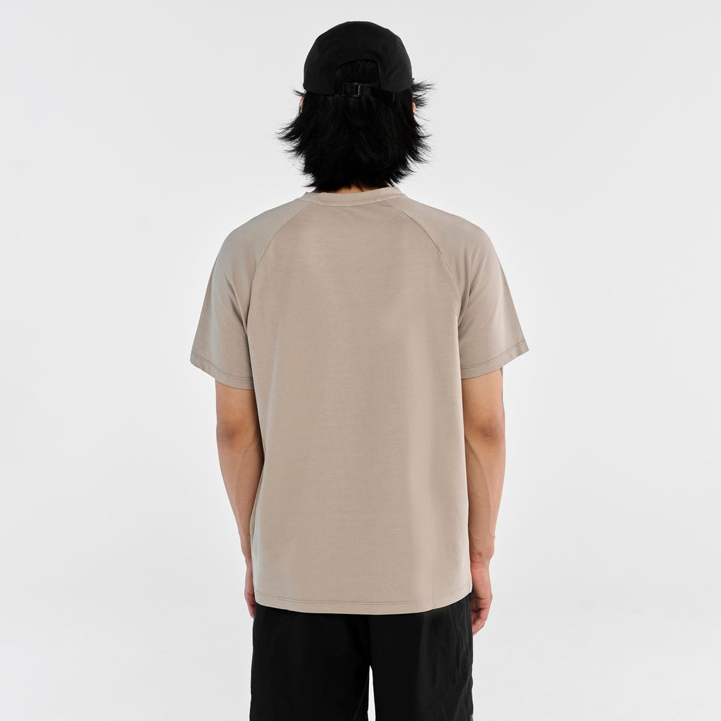 /Bao ist 1,79m (5'9'') und trägt Größe M