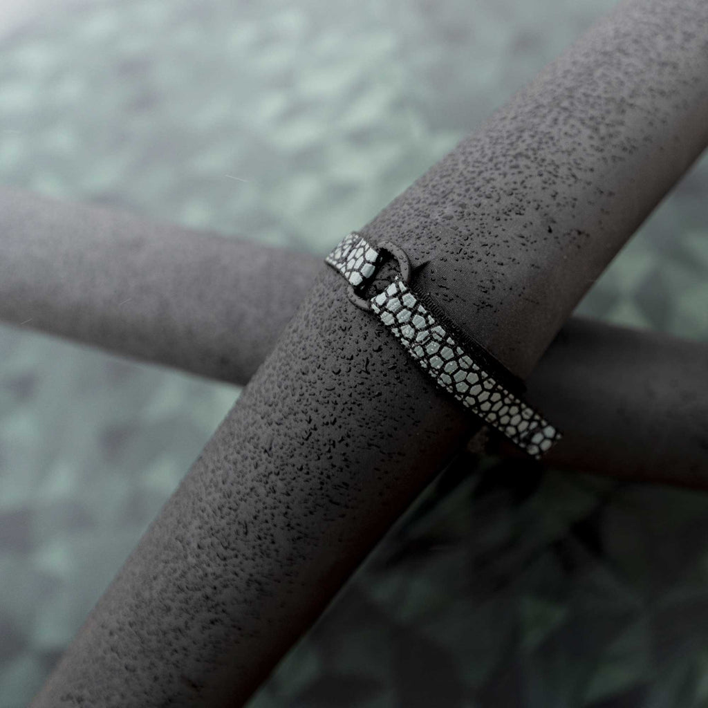 Zweilagiger Luftrahmen/TPU-Schlauch ummantelt von reißfestem 140 HPE Dacron - extrem stabil, unter Extrembedingungen getestet. Zusätzlich verstärkt wo Bodenkontakt besteht.
