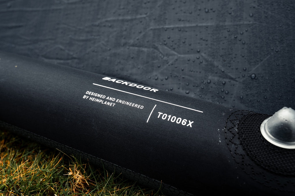 Zweilagiger Luftrahmen/TPU-Schlauch ummantelt von reißfestem 140 HPE Dacron - extrem stabil, unter Extrembedingungen getestet. Zusätzlich verstärkt wo Bodenkontakt besteht.
