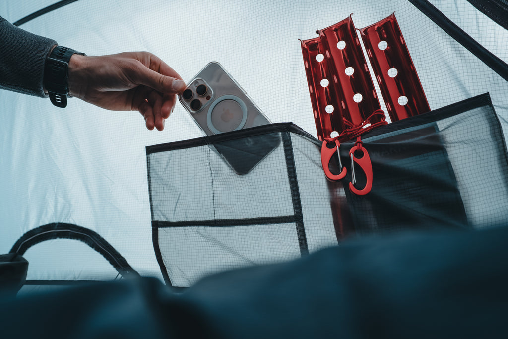 Innenfächer/Durchsichtige Mesh-Taschen im Zeltinneren für gute Organisation und Übersicht (Schneeheringe nicht enthalten).