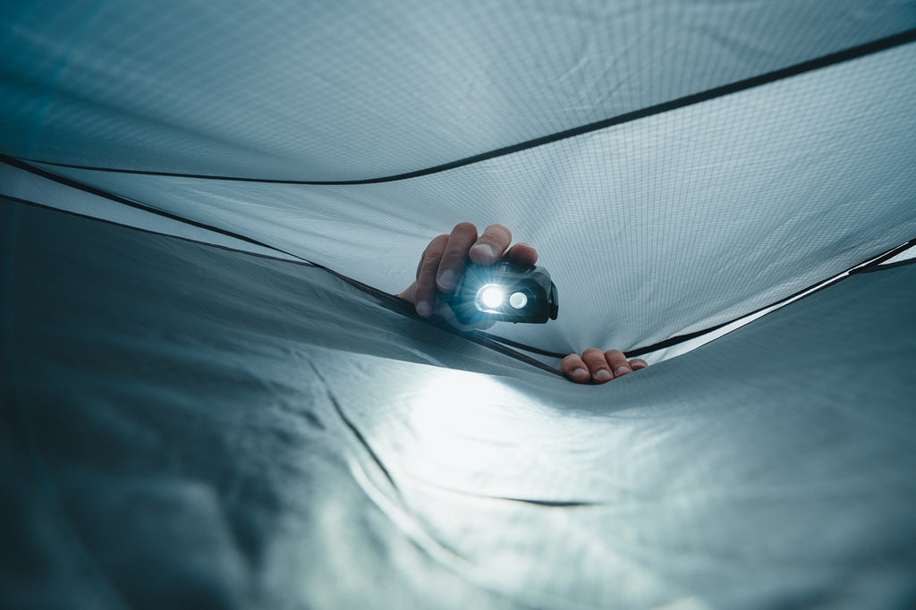 Überkopf-Ablage/+ Viele seitliche Fächer zum Verstauen