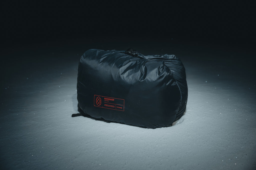 Das Zelt kommt im komprimierbaren Packsack/+ Einem zusätzlichen Aufbewahrungsbeutel.