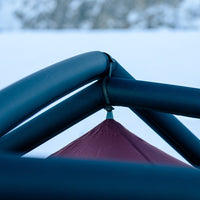 Zweilagiger Luftrahmen/TPU-Schlauch ummantelt von reißfestem 140 HPE Dacron - extrem stabil, unter Extrembedingungen getestet. Zusätzlich verstärkt wo Bodenkontakt besteht.
