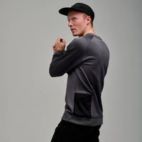 /Philip ist 1.89 (6'2'') und trägt Größe L