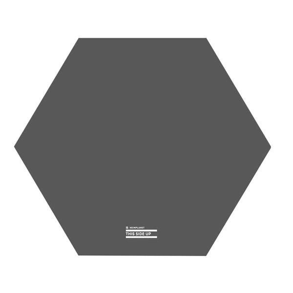 Perfekt für dein Zelt/Das Groundsheet ist genau auf den Umriss deines Zelts zugeschnitten. Im Gegensatz zu überstehenden Zeltunterlagen, wird so verhindert, dass Regenwasser zwischen Groundsheet und Zeltboden geführt wird. 