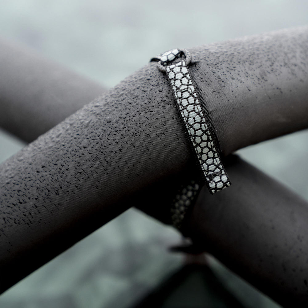 Zweilagiger Luftrahmen/TPU-Schlauch ummantelt von reißfestem 140 HPE Dacron - extrem stabil, unter Extrembedingungen getestet. Zusätzlich verstärkt wo Bodenkontakt besteht.
